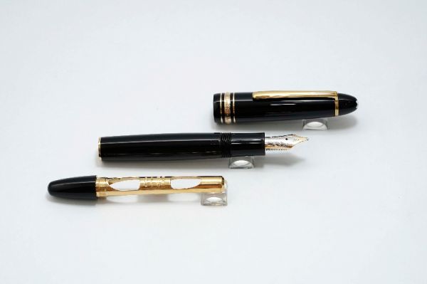 Montblanc_Meisterstuck_147_Legrand_Traveler_Black_Resin_6.jpg