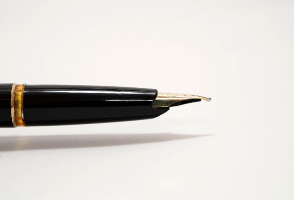 Montblanc_Vintage_310_Black_Resin_3.jpg