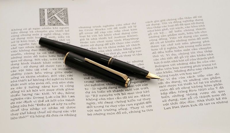 Montblanc_Vintage_Classic_Black_Resin_1.jpg