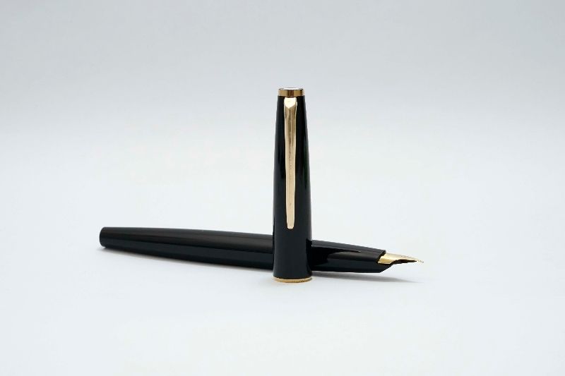 Montblanc_Vintage_Classic_Black_Resin_2.jpg