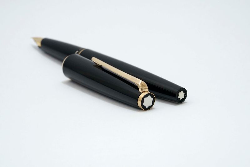 Montblanc_Vintage_Classic_Black_Resin_3.jpg