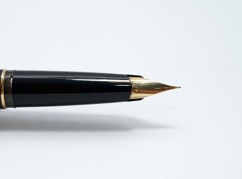 Montblanc_Vintage_Classic_Black_Resin_4.jpg