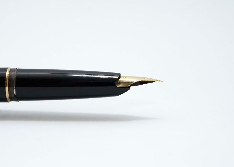 Montblanc_Vintage_Classic_Black_Resin_5.jpg