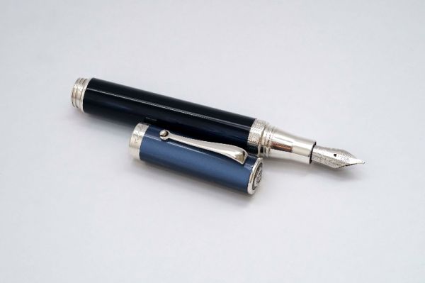 Montegrappa_Espressione_Blue_Pearl_3.jpg