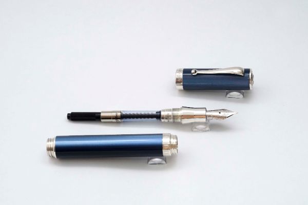 Montegrappa_Espressione_Blue_Pearl_9.jpg