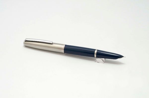 Parker-21-Aerometric-Satin-Lustraloy-Cap-&-Blue-Barrel-5.jpg