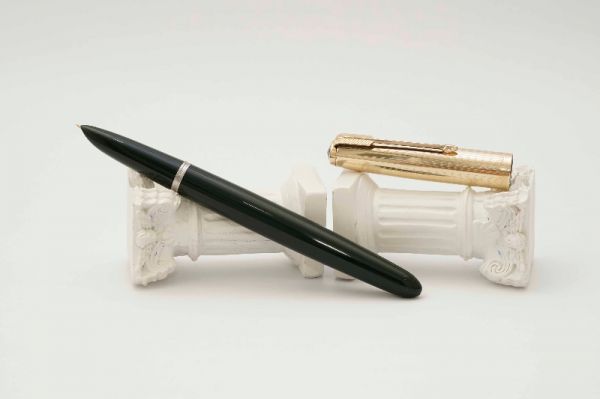 Parker-51-Aerometric-12K-Rolled-Gold-Cap-Dark-Brown-1.jpg