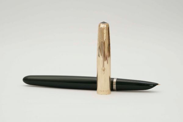 Parker-51-Aerometric-12K-Rolled-Gold-Cap-Dark-Brown-2.jpg