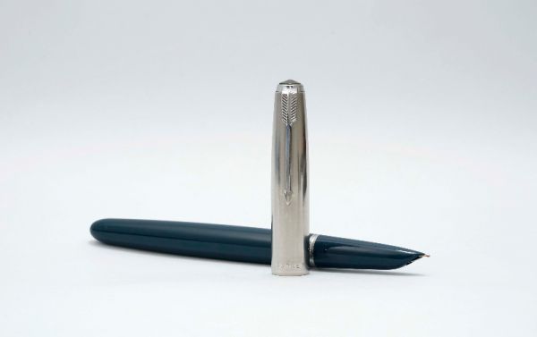 Parker-51-Aerometric-Frosted-Chrome-Gorgeous-Dark-Blue-2.jpg