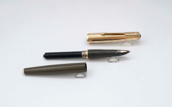 Parker-61-Coffee-Brown-Rolled-Gold-Rainbow-Cap-3.jpg