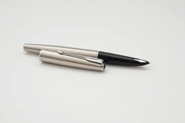 Parker-61-Jet-Flighter-Stainless-Steel-3.jpg