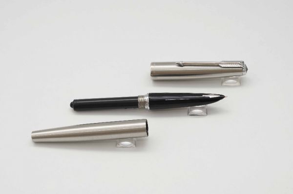 Parker-61-Jet-Flighter-Stainless-Steel-4.jpg