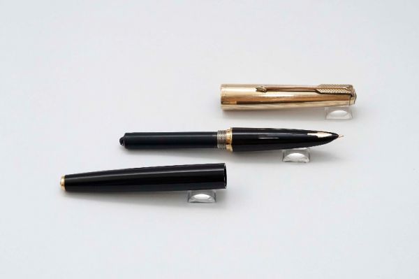 Parker-61-Mark-II-Black-Gold-Filled-Cap-3.jpg