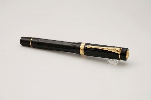 Parker-Duofold-Black-Pearl-Lucky-8-Limited-Edition-10.jpg