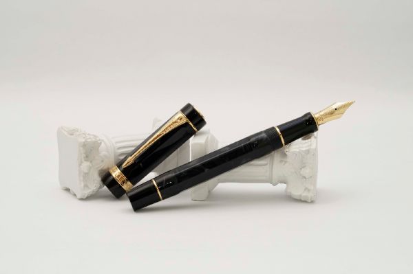 Parker-Duofold-Black-Pearl-Lucky-8-Limited-Edition-2.jpg