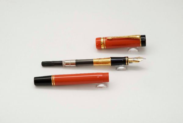 Parker-Duofold-International-Orange-Special-Edition-5.jpg