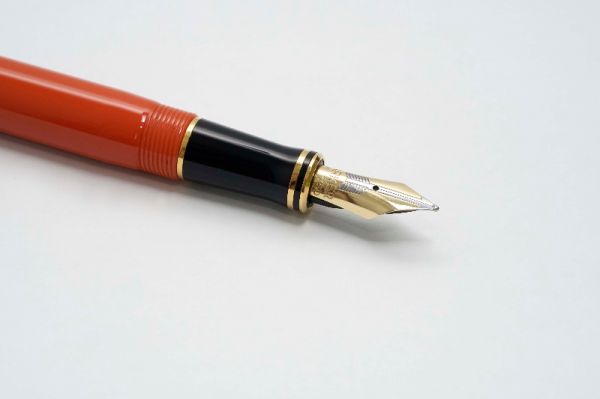 Parker-Duofold-International-Orange-Special-Edition-6.jpg