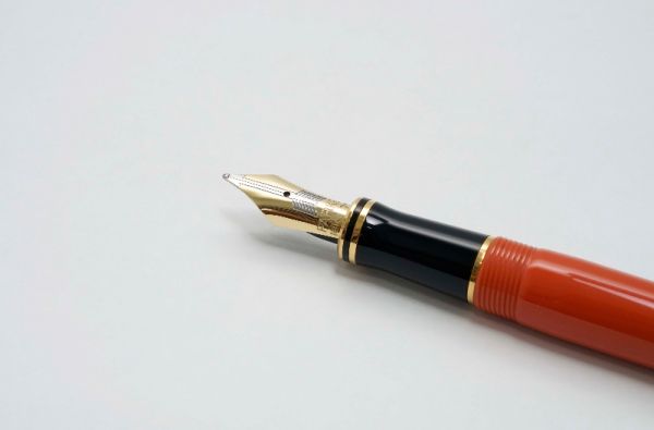 Parker-Duofold-International-Orange-Special-Edition-7.jpg