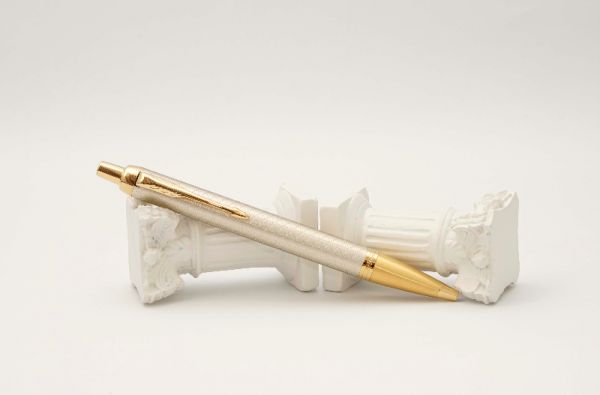 Parker-IM-Premium-Warm-Silver-Gold-Retractable-2.jpg