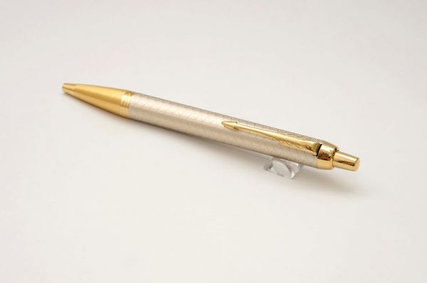Parker-IM-Premium-Warm-Silver-Gold-Retractable-5.jpg