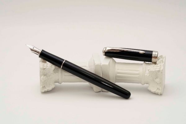 Parker-Sonnet-Lacquer-Black-1.jpg