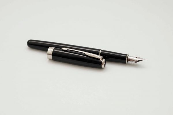 Parker-Sonnet-Lacquer-Black-3.jpg