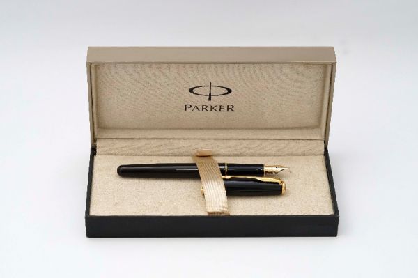 Parker-Sonnet-Lacquer-Black-Fountain-Pen-2.jpg
