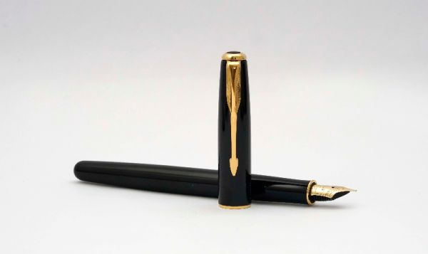 Parker-Sonnet-Lacquer-Black-Fountain-Pen-3.jpg