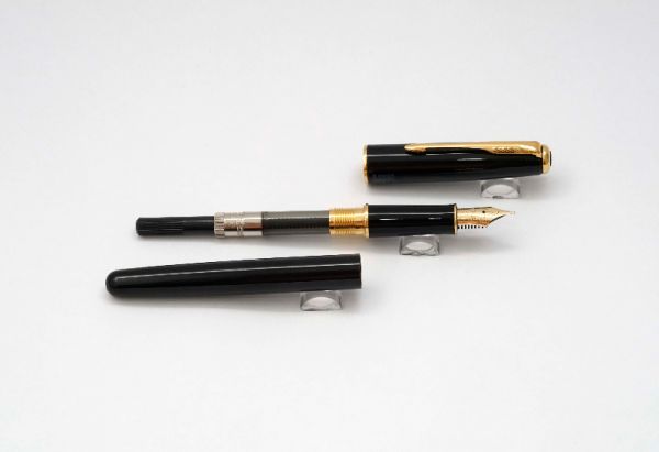 Parker-Sonnet-Lacquer-Black-Fountain-Pen-4.jpg