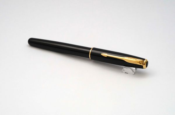 Parker-Sonnet-Lacquer-Black-Fountain-Pen-7.jpg