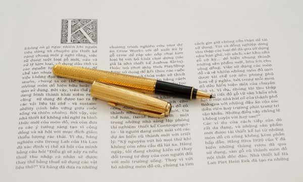 Parker-Sonnet-Premier-Gold-Cascade-1.jpg
