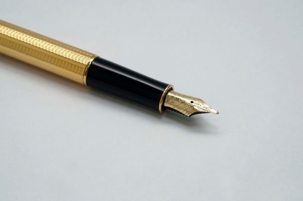 Parker-Sonnet-Premier-Gold-Cascade-4.jpg