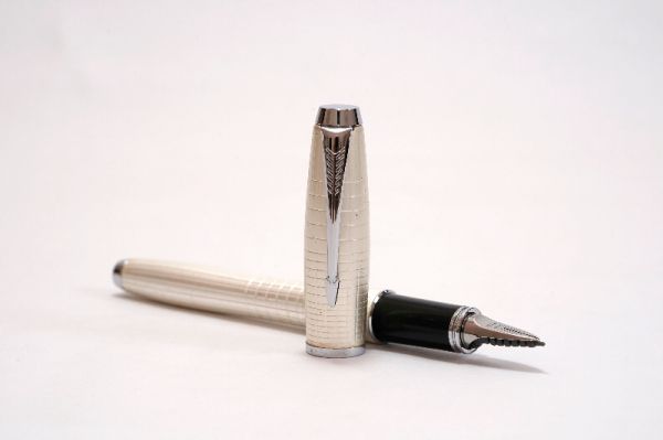 Parker-Urban-Premium-Pearl-Metal-5th-2.jpg
