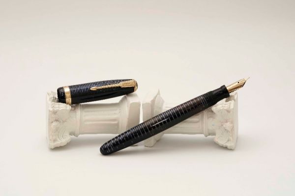 Parker-Vacumatic-Azure-Blue-1.jpg