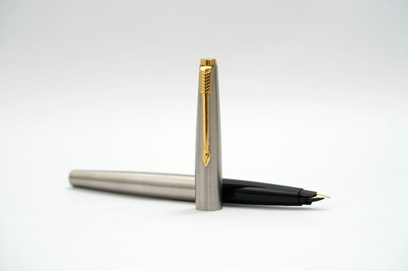 Parker_45_Flighter_Deluxe_Stainless_Steel_1.jpg