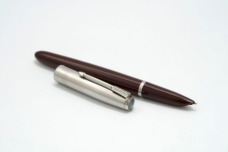 Parker_51_Vacumatic_Burgundy_Lustraloy_Cap_a.jpg