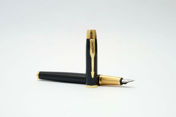 Parker_IM_Black_Gold_Trim_2.jpg