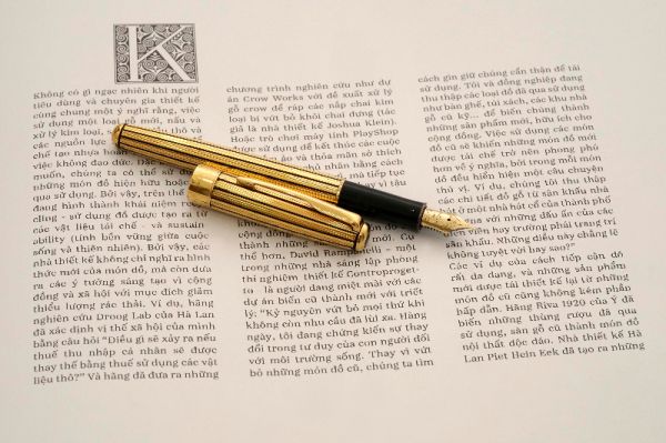 Parker_Sonnet_Premier_Athens_Gold_Plated_&_Black_Stripes_1.jpg