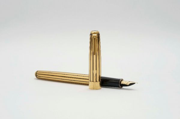 Parker_Sonnet_Premier_Athens_Gold_Plated_&_Black_Stripes_3.jpg