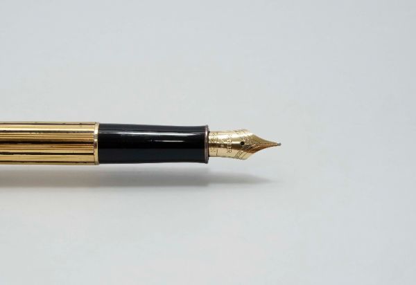 Parker_Sonnet_Premier_Athens_Gold_Plated_&_Black_Stripes_5.jpg