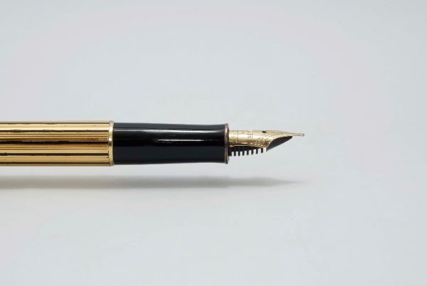 Parker_Sonnet_Premier_Athens_Gold_Plated_&_Black_Stripes_6.jpg