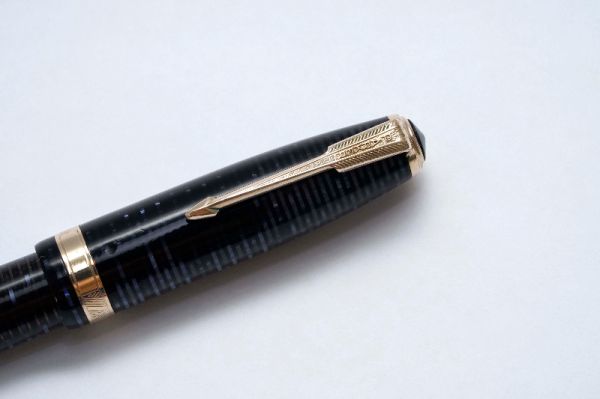 Parker_Vacumatic_Blue_Striped_Celluloid_4.jpg
