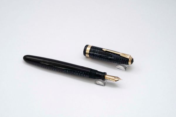 Parker_Vacumatic_Blue_Striped_Celluloid_8.jpg