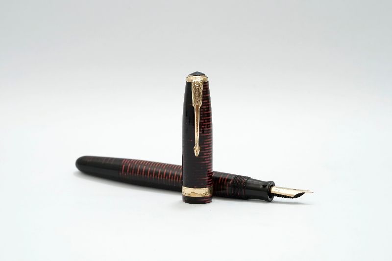 Parker_Vacumatic_Major_Laminated_Burgundy_Pearl_1.jpg