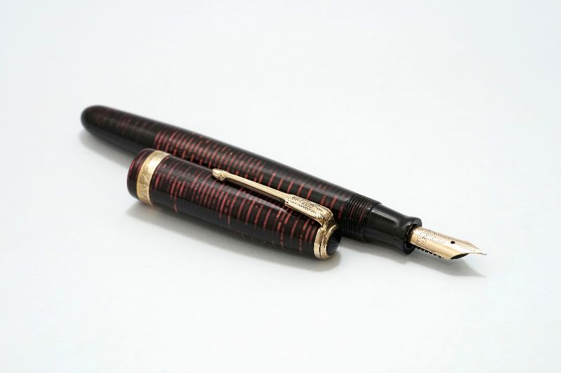 Parker_Vacumatic_Major_Laminated_Burgundy_Pearl_2.jpg