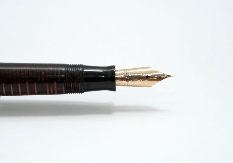 Parker_Vacumatic_Major_Laminated_Burgundy_Pearl_3.jpg