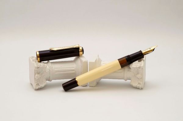 Pelikan-M200-Cafe-Creme-Special-Edition-1.jpg