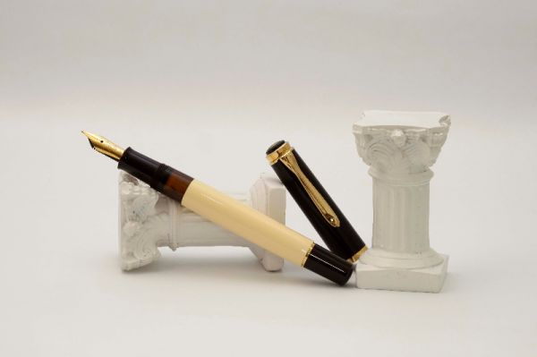 Pelikan-M200-Cafe-Creme-Special-Edition-2.jpg
