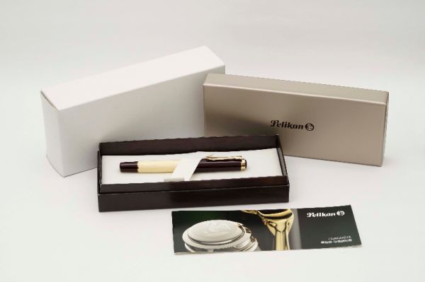 Pelikan-M200-Cafe-Creme-Special-Edition-3.jpg