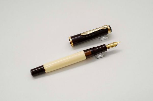 Pelikan-M200-Cafe-Creme-Special-Edition-4.jpg